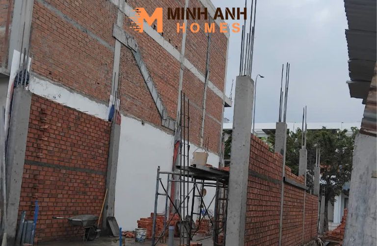 Có nên xây nhà vào mùa mưa?