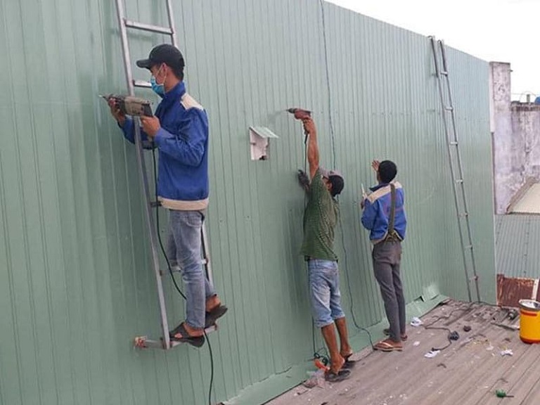 Nên sơn chống thấm hay đóng tôn