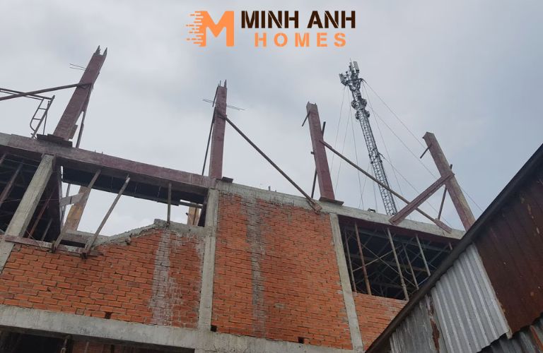 Xây nhà vào mùa mưa có tốt không?