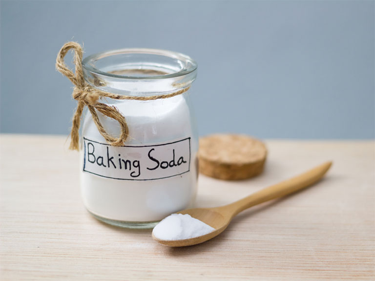 cách xử lý mica bị ố vàng bằng baking soda