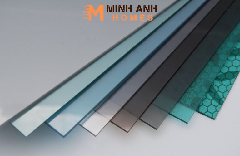 Tấm Polycarbonate Đặc Ruột: Độ bền vượt trội, khả năng chống va đập cao.