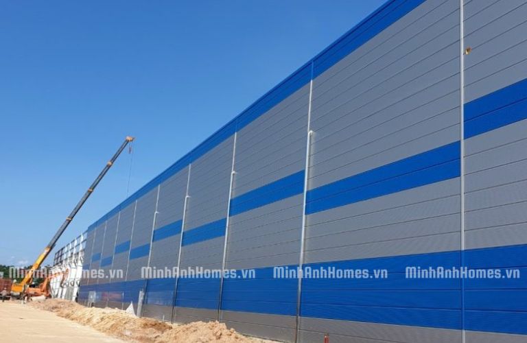 Tấm Panel vách thường được dùng trong các công trình như nhà xưởng, kho bãi