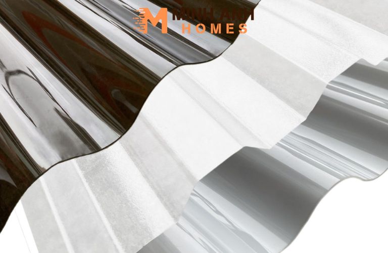 Tấm Polycarbonate Dạng Sóng: Lựa chọn kinh tế cho mái lợp lấy sáng.