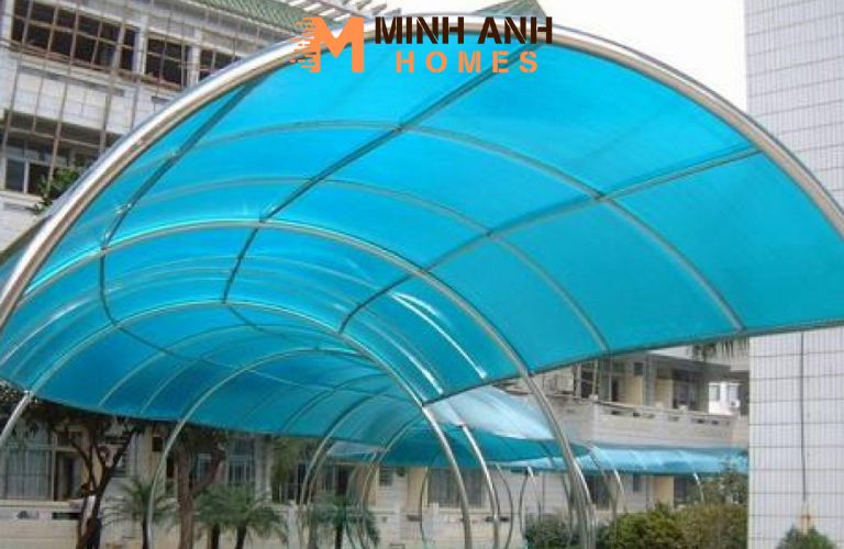 Ứng dụng đa dạng của Tấm Polycarbonate trong thực tế xây dựng.