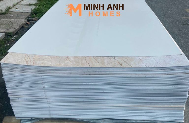 Tấm nhựa PVC - Giải pháp bền vững, thẩm mỹ cho công trình tại TP.HCM. Thi công nhanh gọn, chống ẩm mốc, mối mọt hiệu quả.