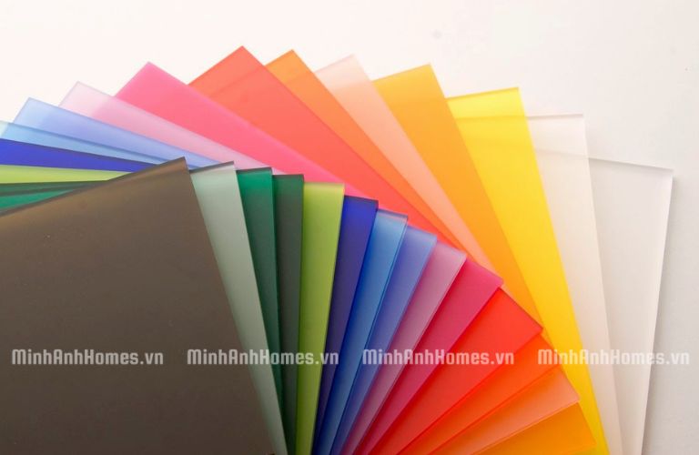 Mica ép đùn là những tấm Mica Acrylic được sản xuất bằng quy trình ép đùn liên tục