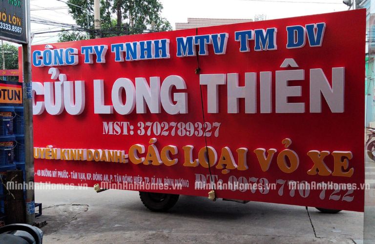 Tấm Mica khổ lớn thường được dùng để làm bảng hiệu quảng cáo