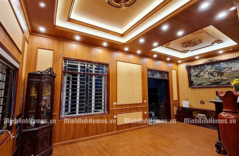 Không gian nhà ở được làm từ tấm panel vân gỗ