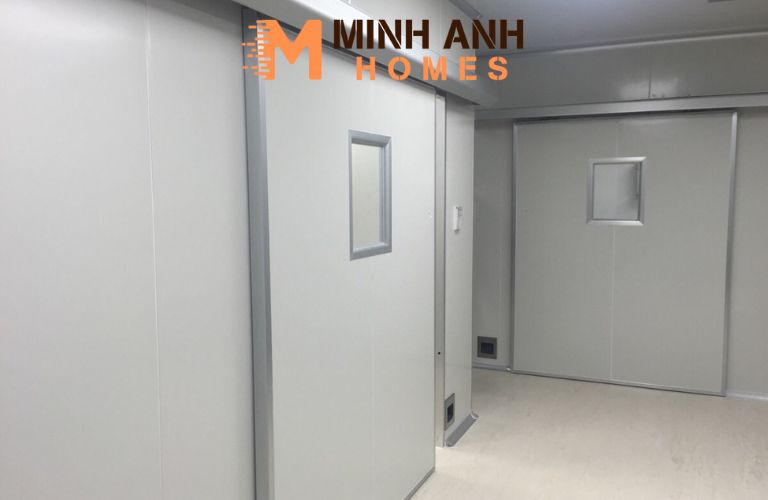 Cánh cửa panel phòng sạch thường có cấu trúc liền mạch
