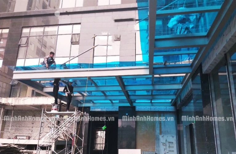 Dễ dàng trong thi công và lắp đặt hơn nếu tấm Poly có kích thước phù hợp