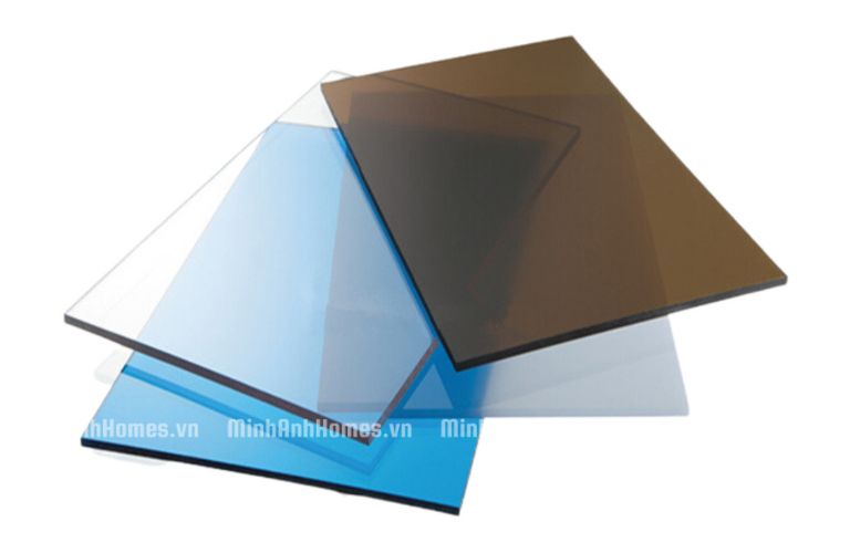 Tấm Poly đặc được sử dụng rất phổ biến, như làm mái che và giếng trời