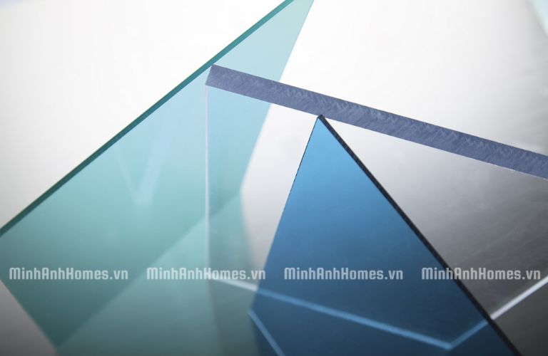 Tấm Polycarbonate đặc ruột màu xanh