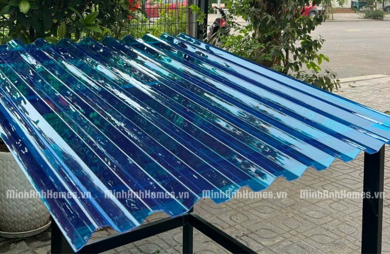 Tấm Polycarbonate dạng sóng màu xanh
