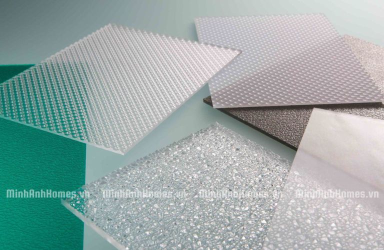Tấm Poly rỗng và các loại có bề mặt sần/ nhám nhẹ có khả năng truyền sáng và phân tán ánh sáng rất tốt