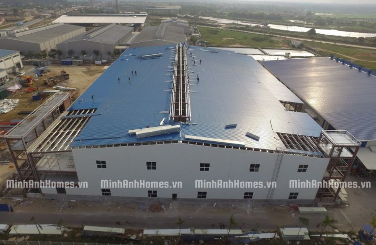 Tấm panel thường được dùng để lợp mái cho nhà xưởng, kho lạnh, kho chứa hàng