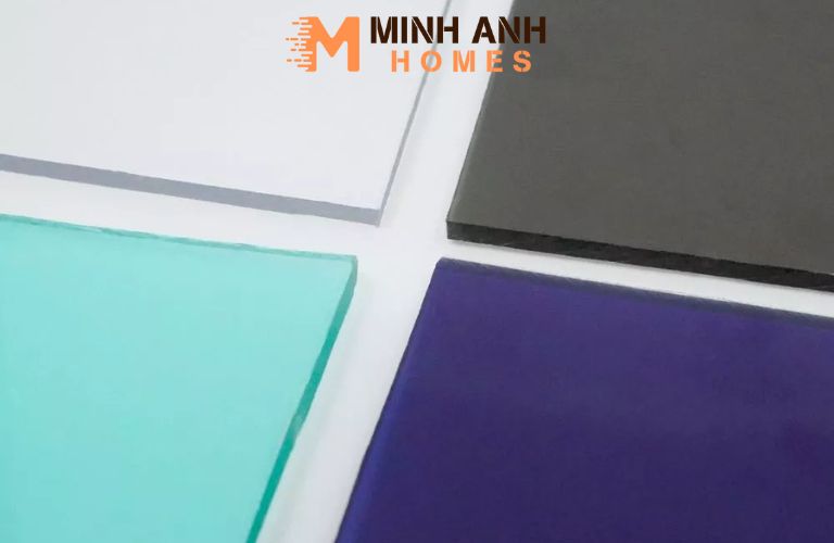 Cấu tạo đặc ruột từ nhựa Polycarbonate cao cấp là nền tảng cho độ bền vượt trội và khả năng lấy sáng tối ưu của tấm poly đặc.