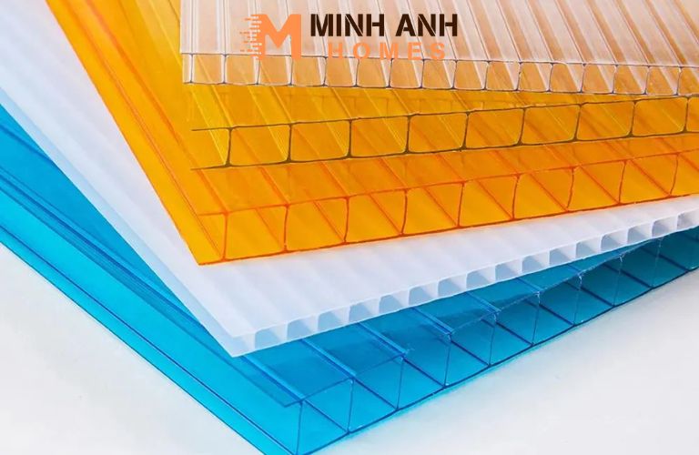 Tấm Poly Rỗng Ruột: Cấu trúc khoang rỗng đặc biệt giúp vật liệu nhẹ và cách nhiệt hiệu quả.