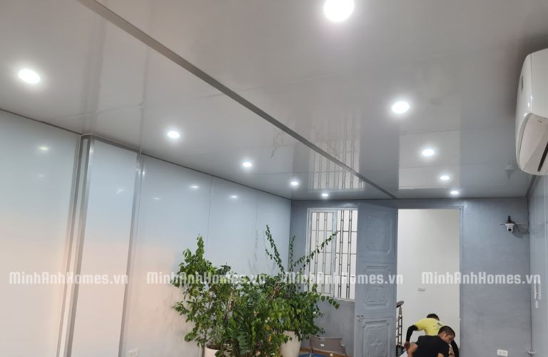 Tấm panel thường được dùng làm trần cho nhà ở