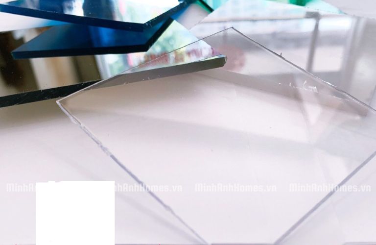Lựa chọn loại tấm Polycarbonate có màu sắc và độ dày phù hợp với yêu cầu của công trình