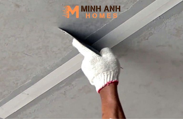 Lắp đặt tấm Cemboard lên hệ khung và xử lý mối nối