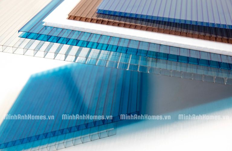 Tấm Polycarbonate rỗng ruột thường có trọng lượng nhẹ hơn so với tấm đặc