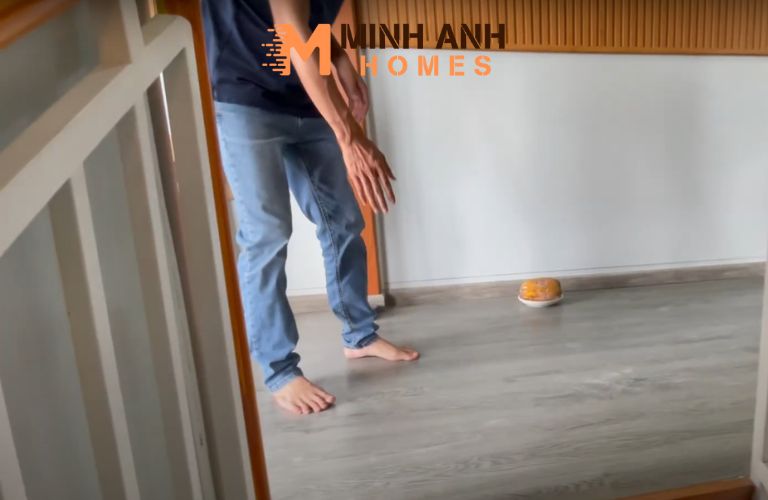 Sàn tầng trên được ốp tấm Cemboard Thái Lan