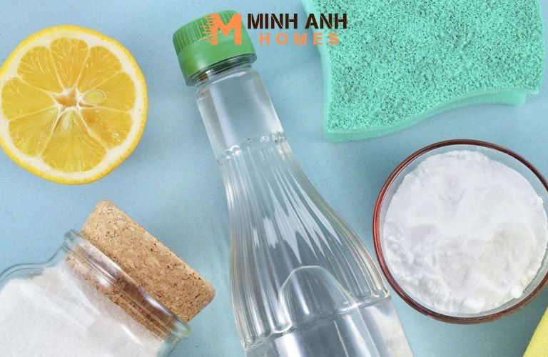 Chuẩn bị dụng cụ và dung dịch làm sạch