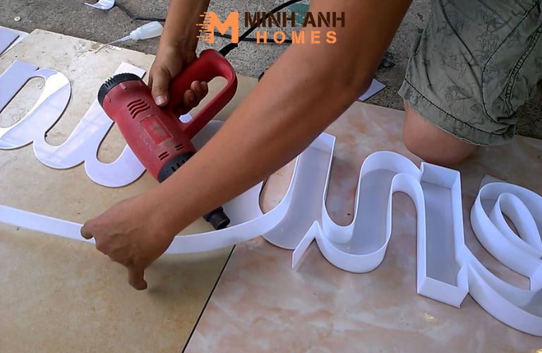 Uốn cong tấm mica tại nhà bằng máy khò nhiệt