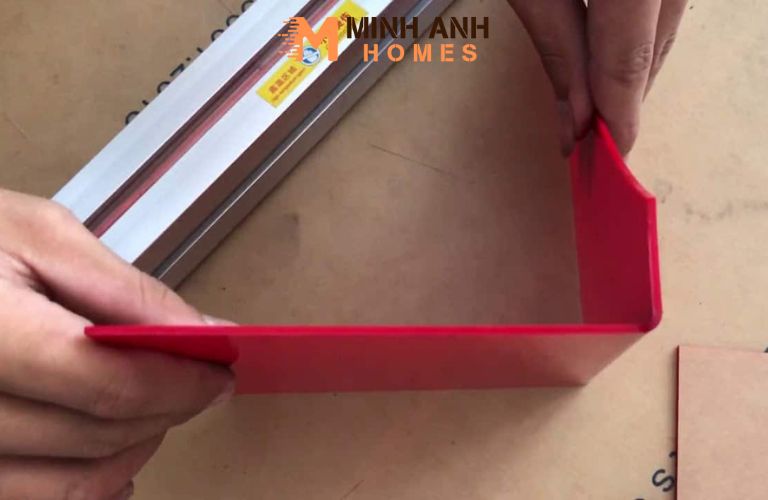 Uốn từ từ, không dùng lực mạnh