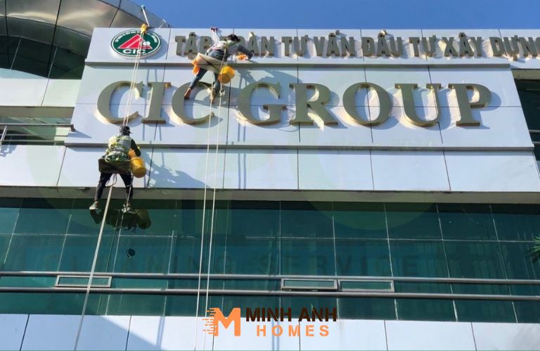 Làm sạch bề mặt trước khi dán