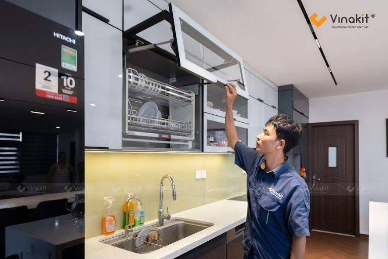 Hệ lưu trữ và phụ kiện bên trong tủ bếp inox Vinakit